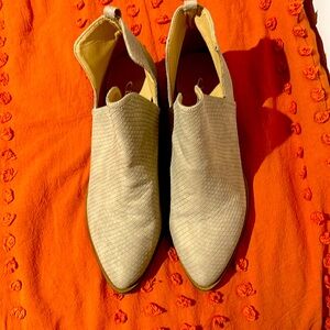 Gently worn size 10 cream ankle boots